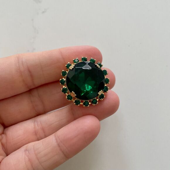Vintage Emerald Clip On Earrings - Picture 8 of 9